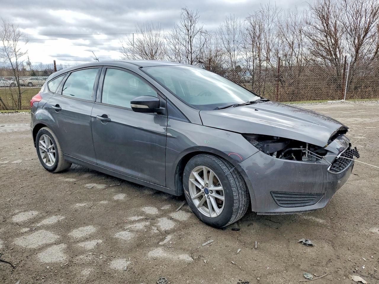 2015 FORD FOCUS SE photo 4