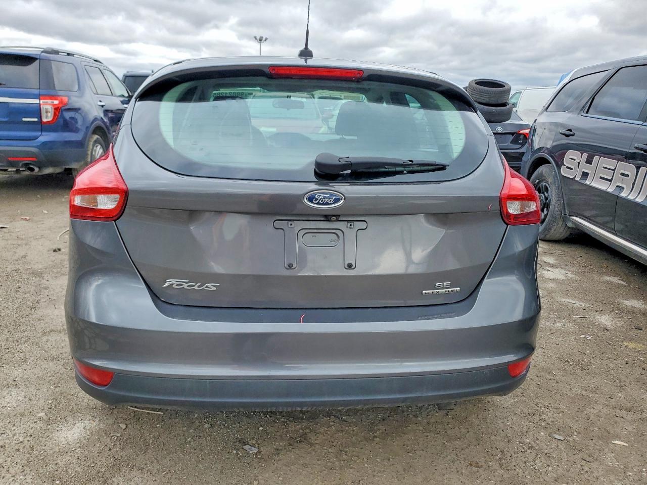 2015 FORD FOCUS SE photo 6