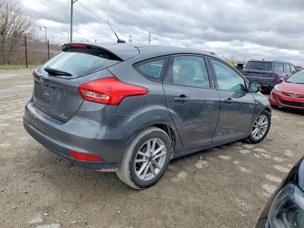 2015 FORD FOCUS SE photo 3