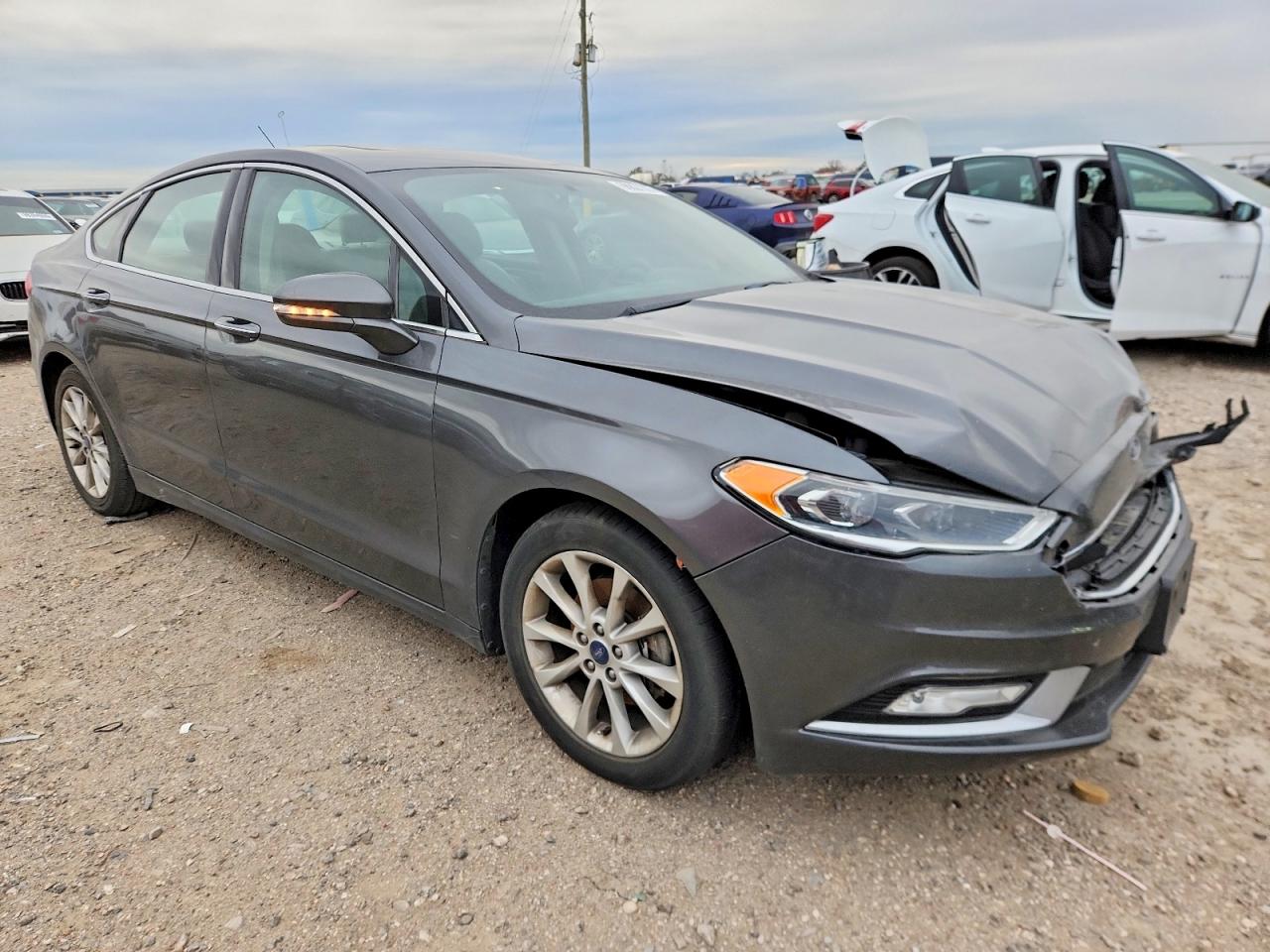 2017 FORD FUSION SE photo 4
