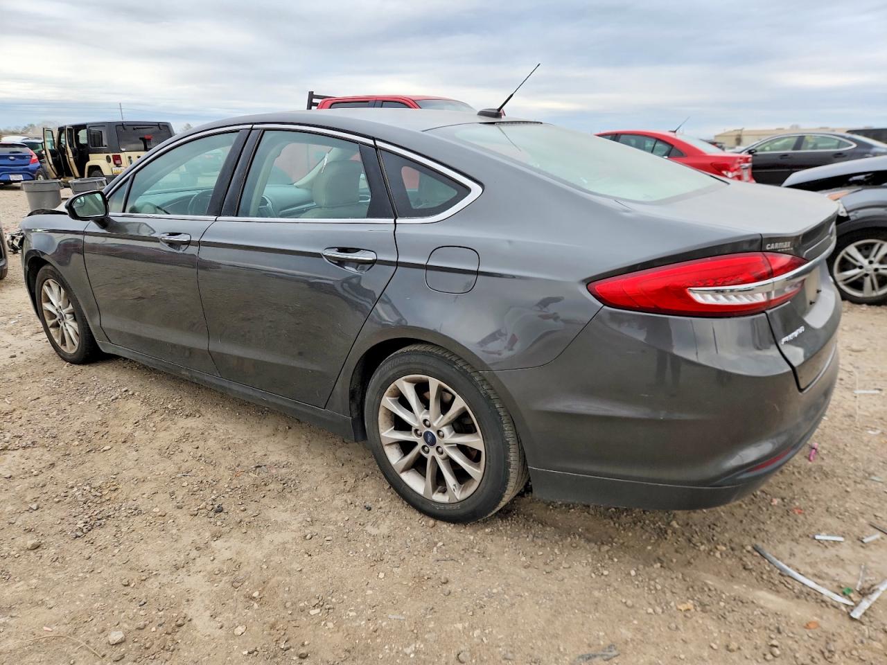 2017 FORD FUSION SE photo 2