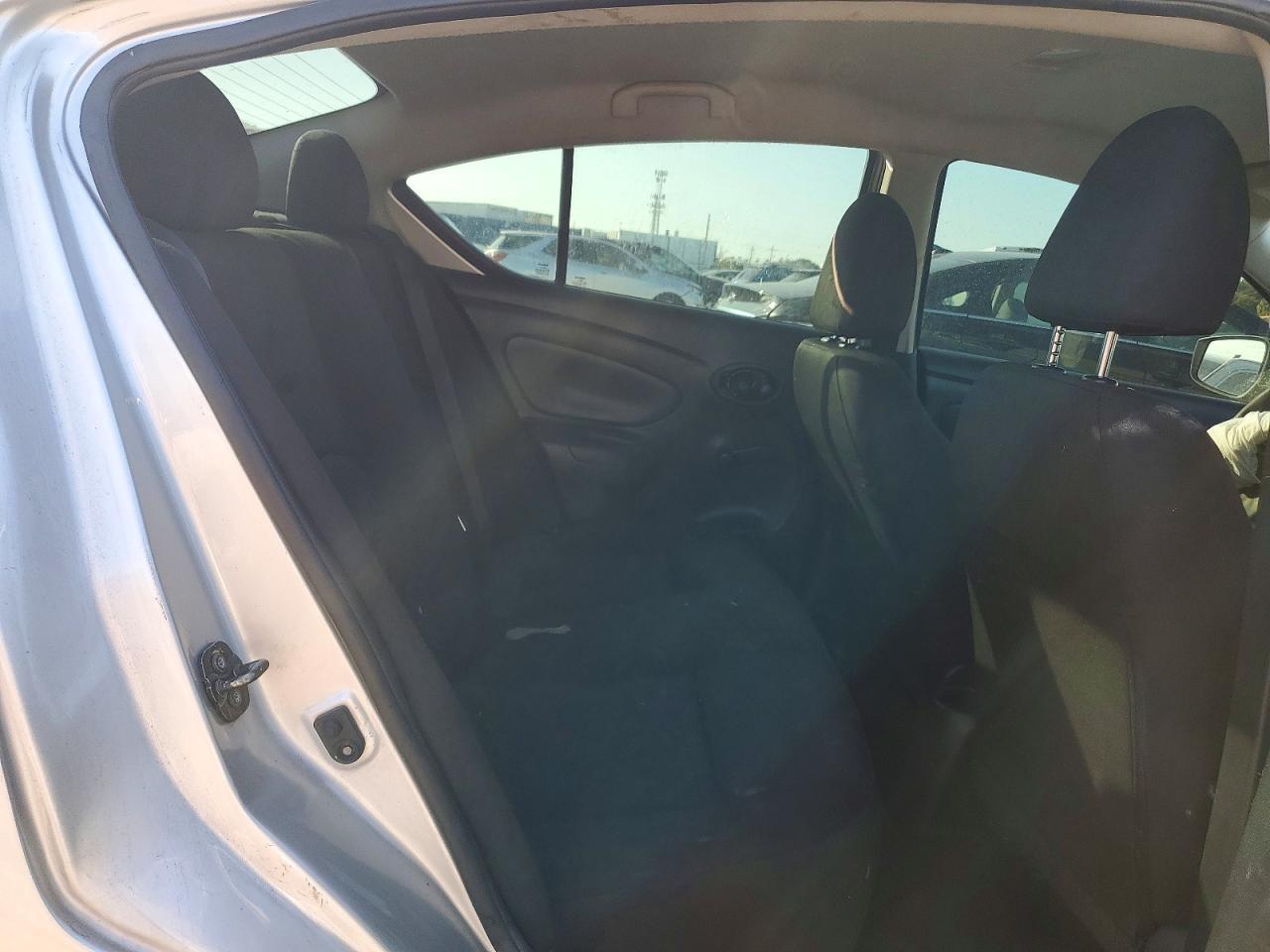 2019 NISSAN VERSA S photo 10