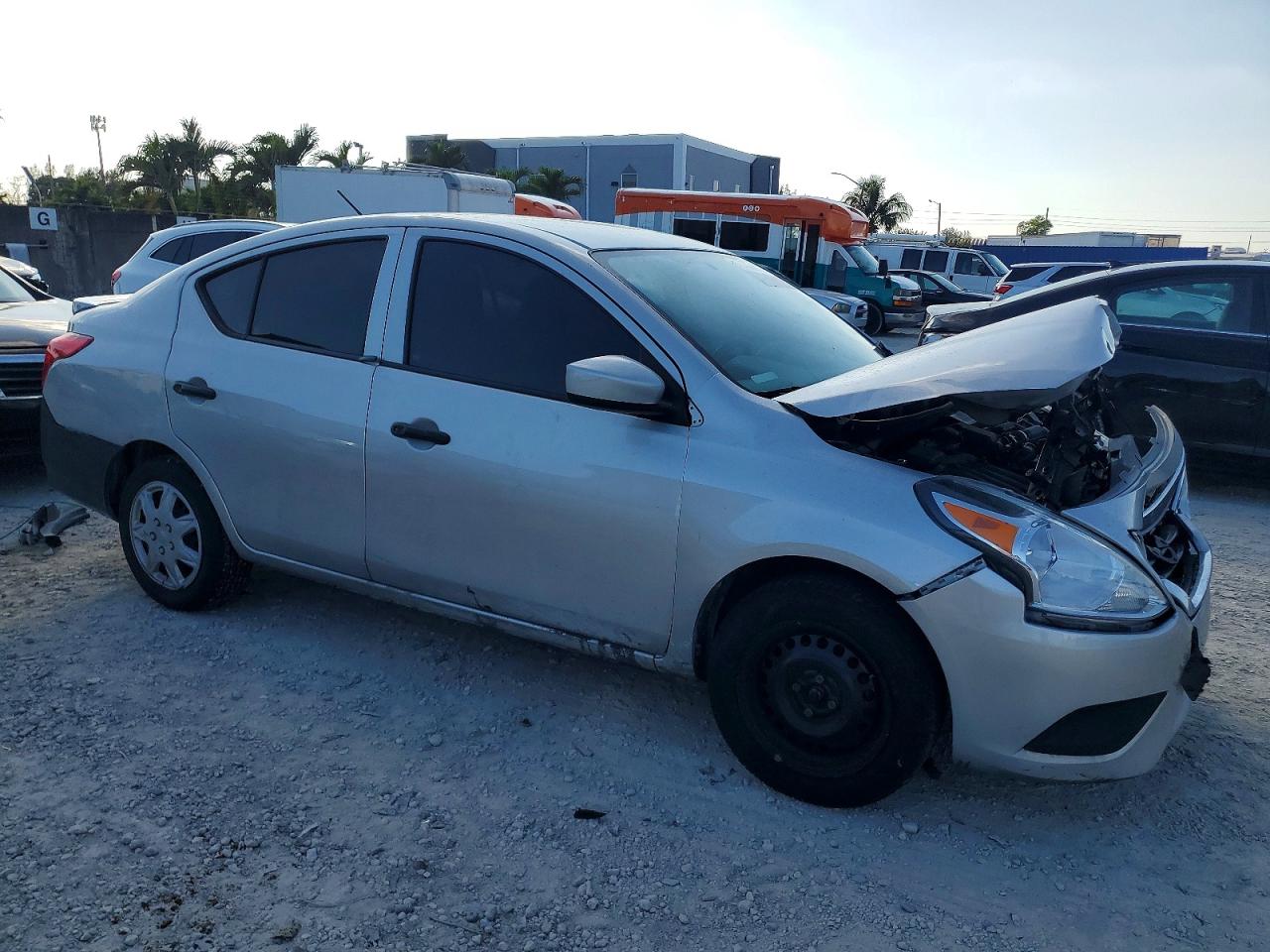2019 NISSAN VERSA S photo 4