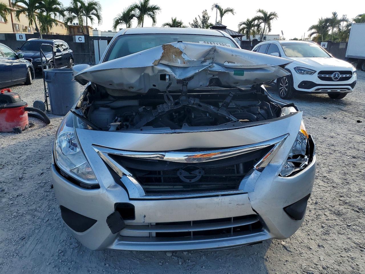 2019 NISSAN VERSA S photo 5