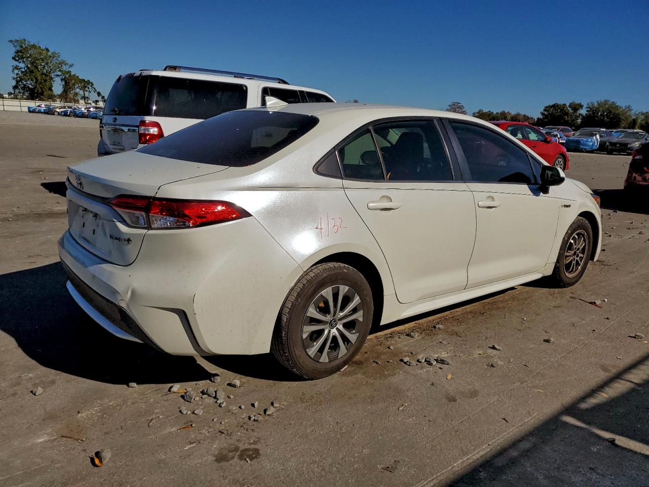 2021 TOYOTA COROLLA LE photo 3