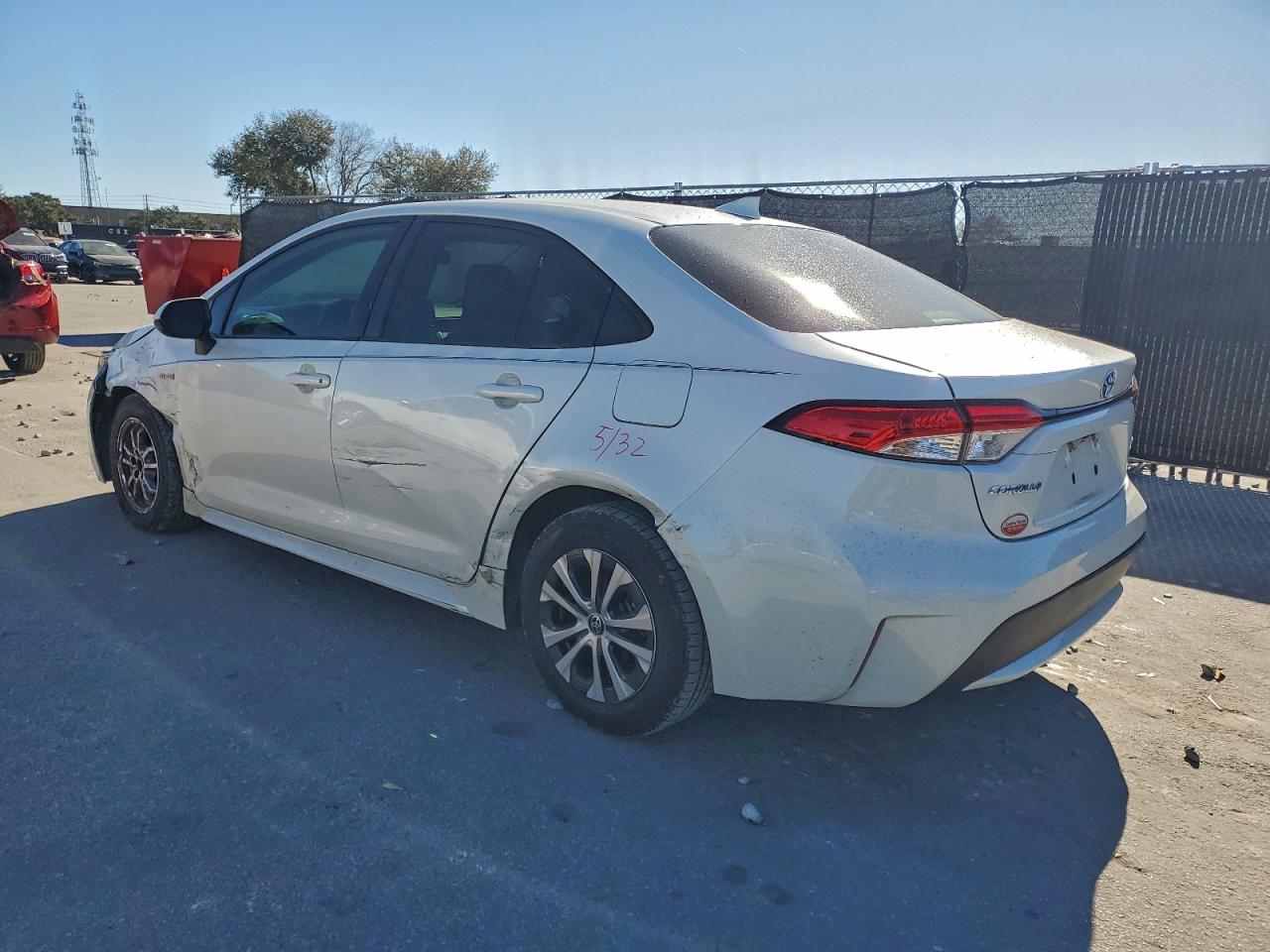 2021 TOYOTA COROLLA LE photo 2