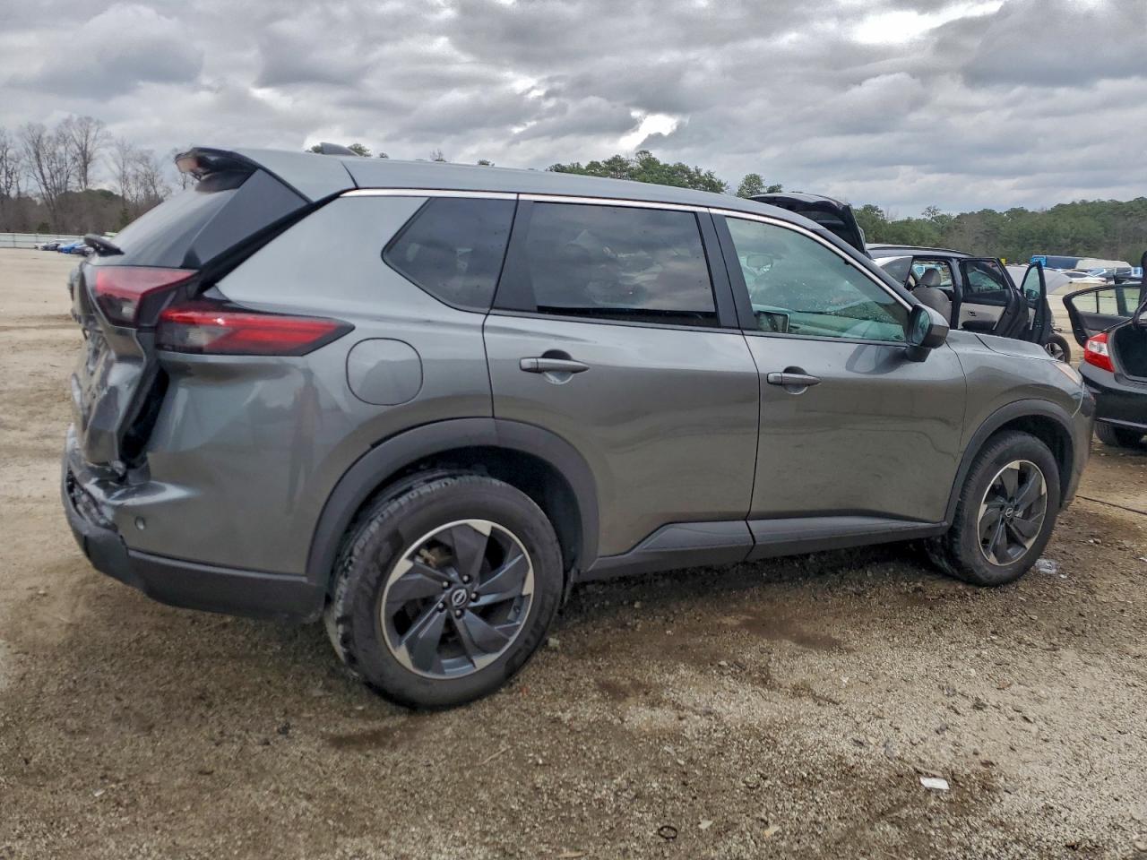 2024 NISSAN ROGUE SV photo 3