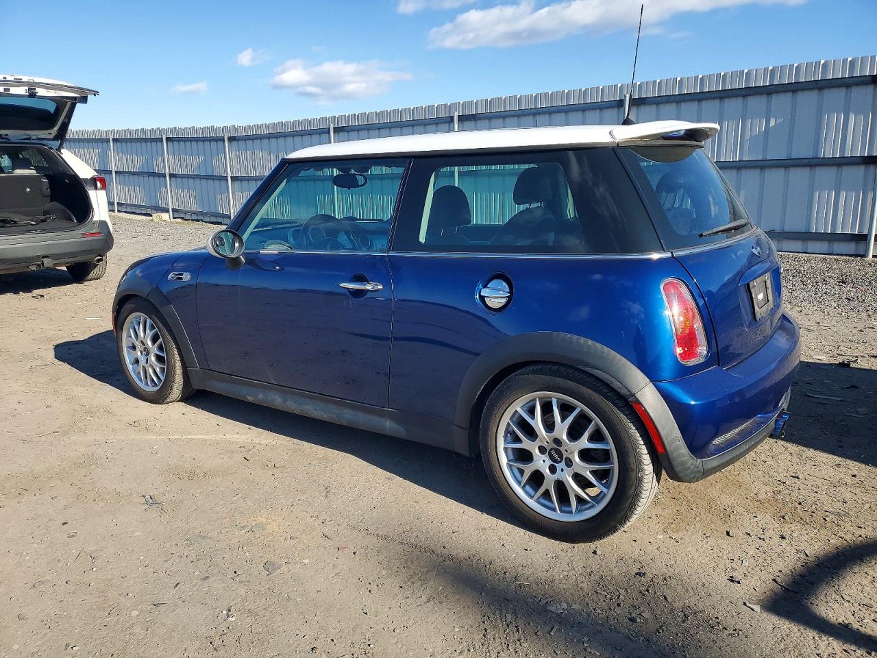 2004 MINI COOPER S photo 2