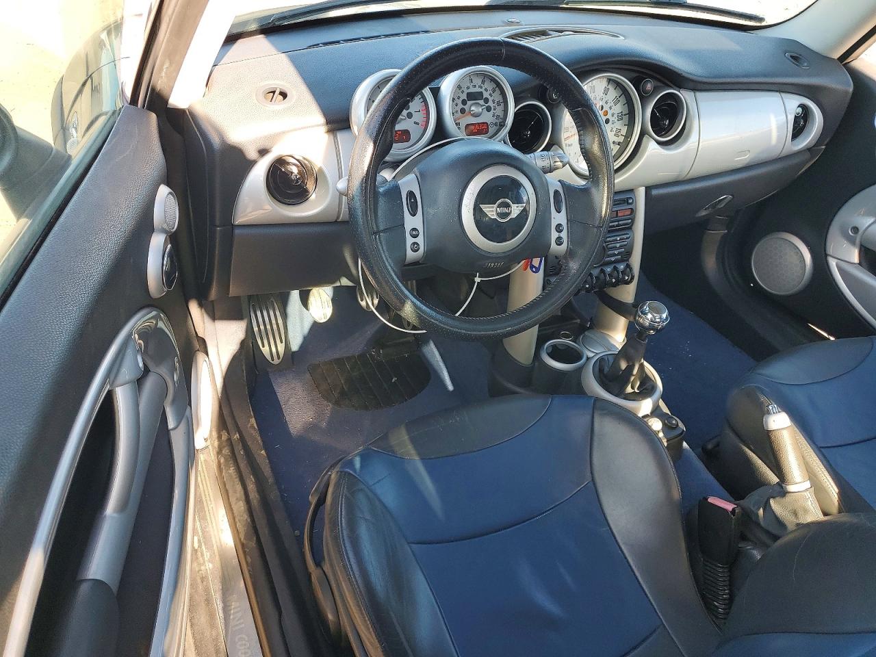 2004 MINI COOPER S photo 8