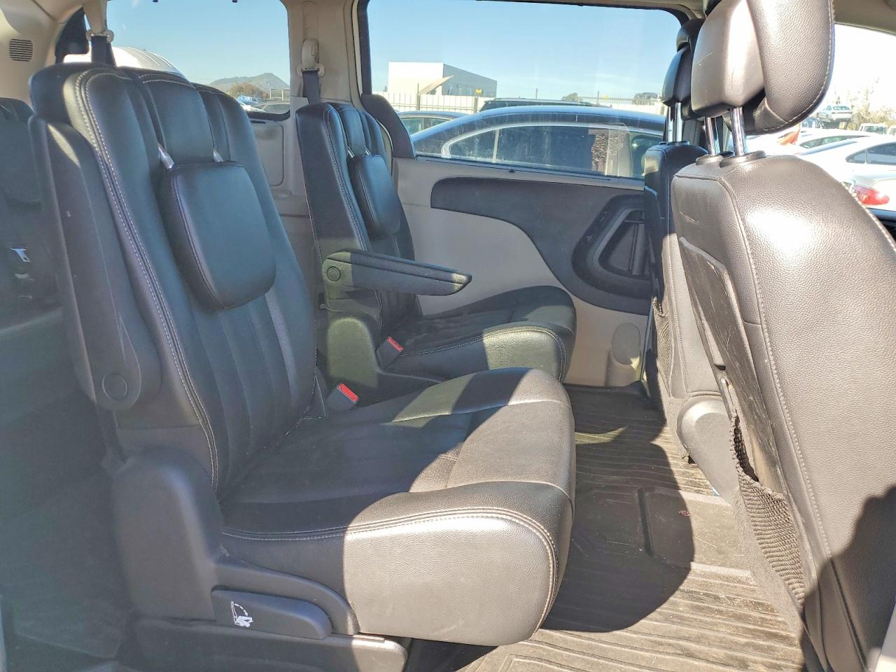 2012 CHRYSLER TOWN & COUNTRY TOURING L photo 11