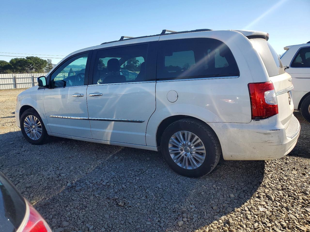 2012 CHRYSLER TOWN & COUNTRY TOURING L photo 2