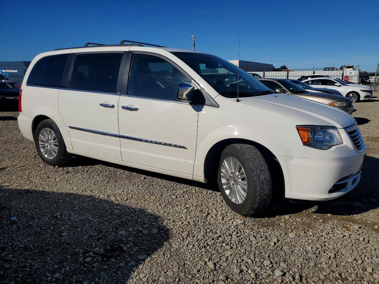 2012 CHRYSLER TOWN & COUNTRY TOURING L photo 4