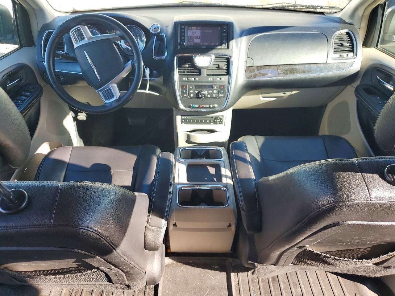 2012 CHRYSLER TOWN & COUNTRY TOURING L photo 8