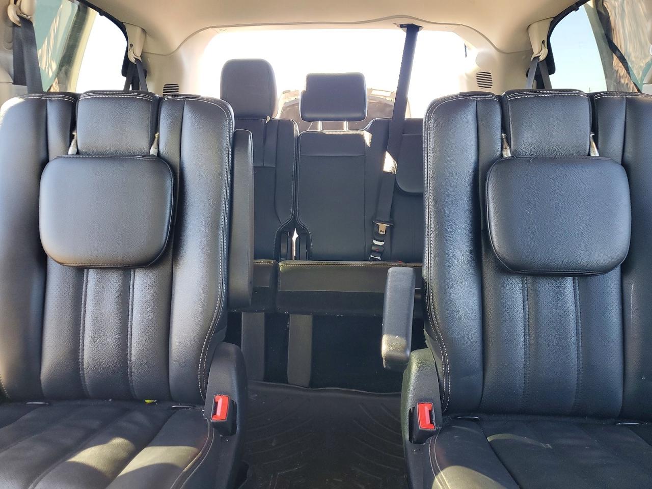 2012 CHRYSLER TOWN & COUNTRY TOURING L photo 10