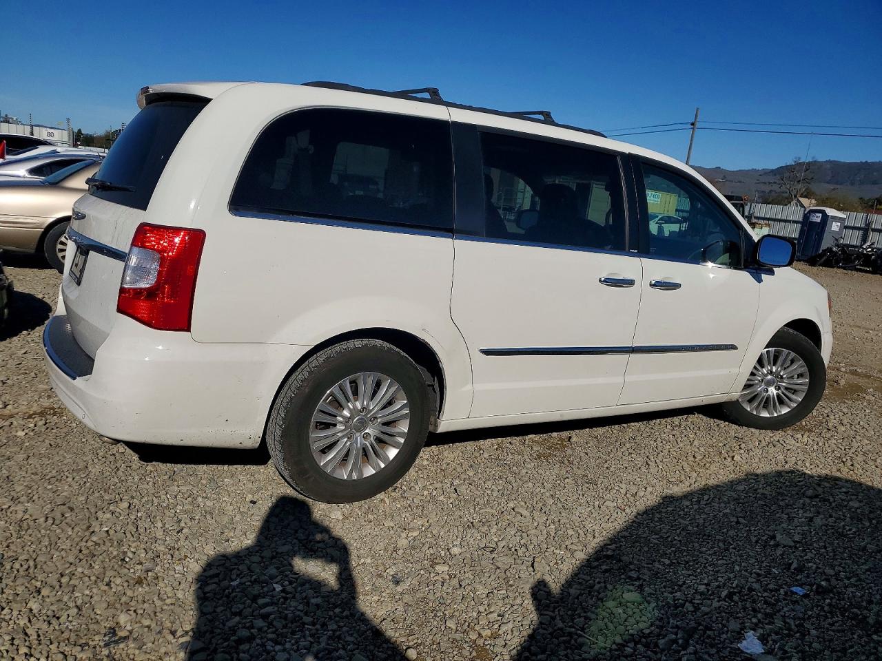 2012 CHRYSLER TOWN & COUNTRY TOURING L photo 3