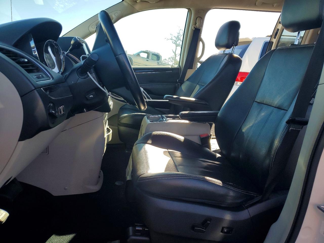 2012 CHRYSLER TOWN & COUNTRY TOURING L photo 7