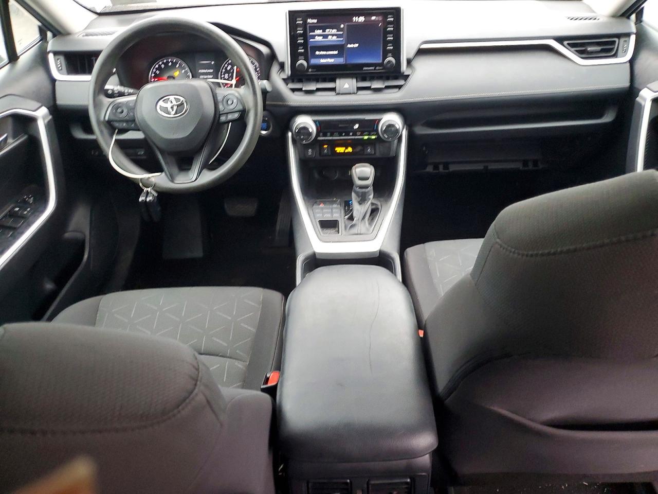 2019 TOYOTA RAV4 XLE photo 8