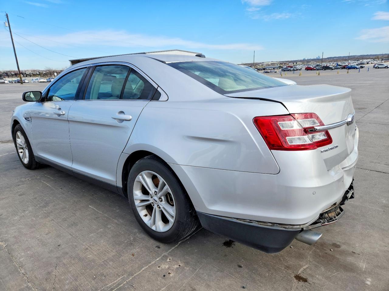 2018 FORD TAURUS SEL photo 2