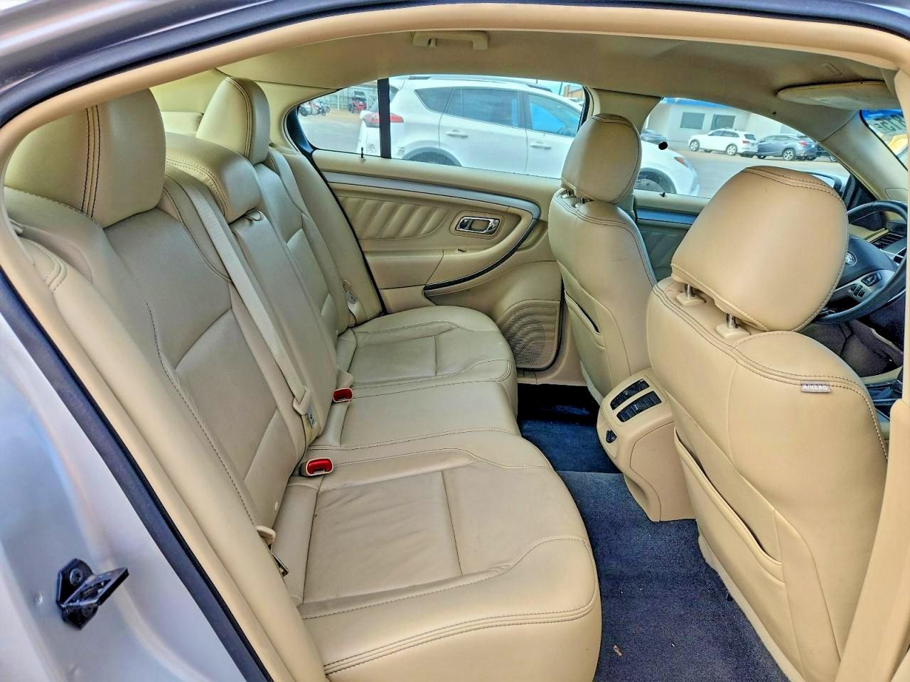 2018 FORD TAURUS SEL photo 10
