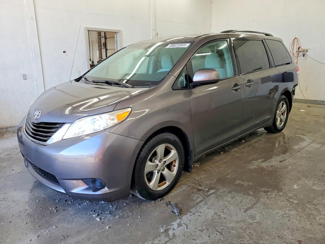 2013 TOYOTA SIENNA