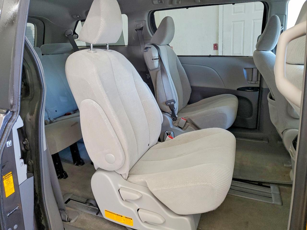 2013 TOYOTA SIENNA LE photo 11