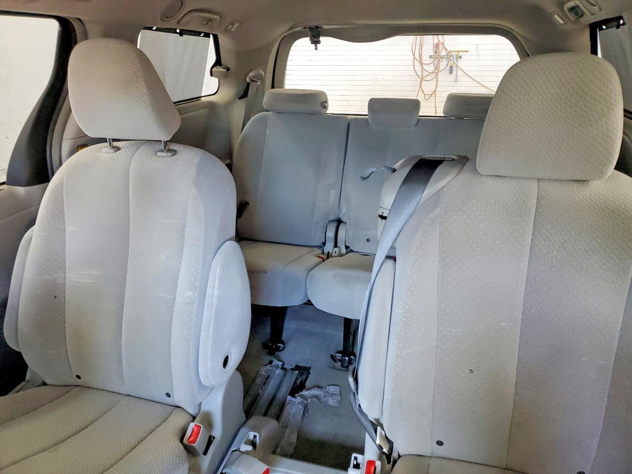 2013 TOYOTA SIENNA LE photo 10