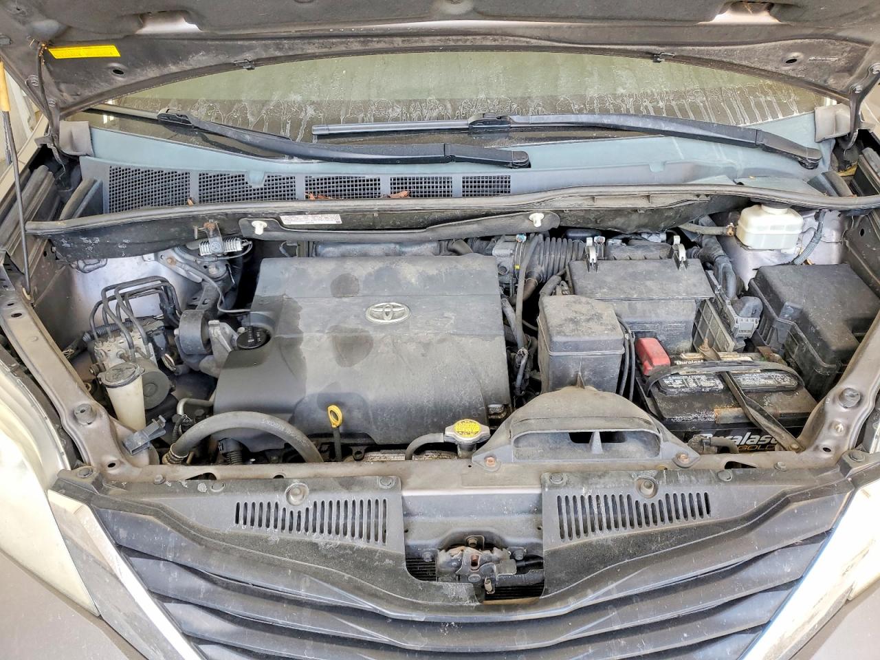 2013 TOYOTA SIENNA LE photo 12