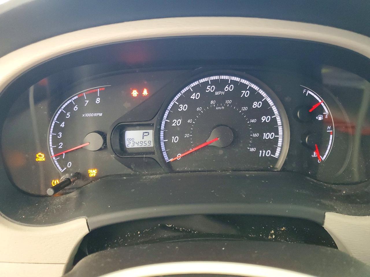 2013 TOYOTA SIENNA LE photo 9