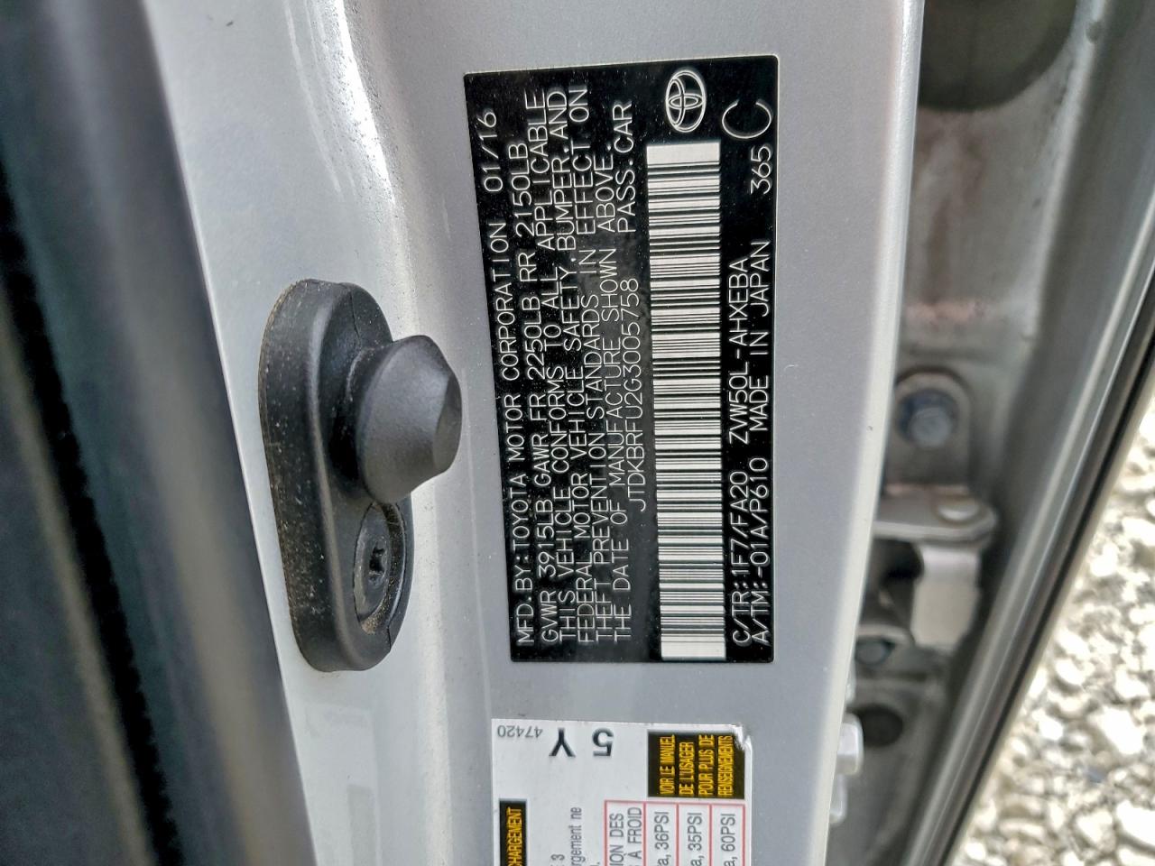 2016 TOYOTA PRIUS photo 12