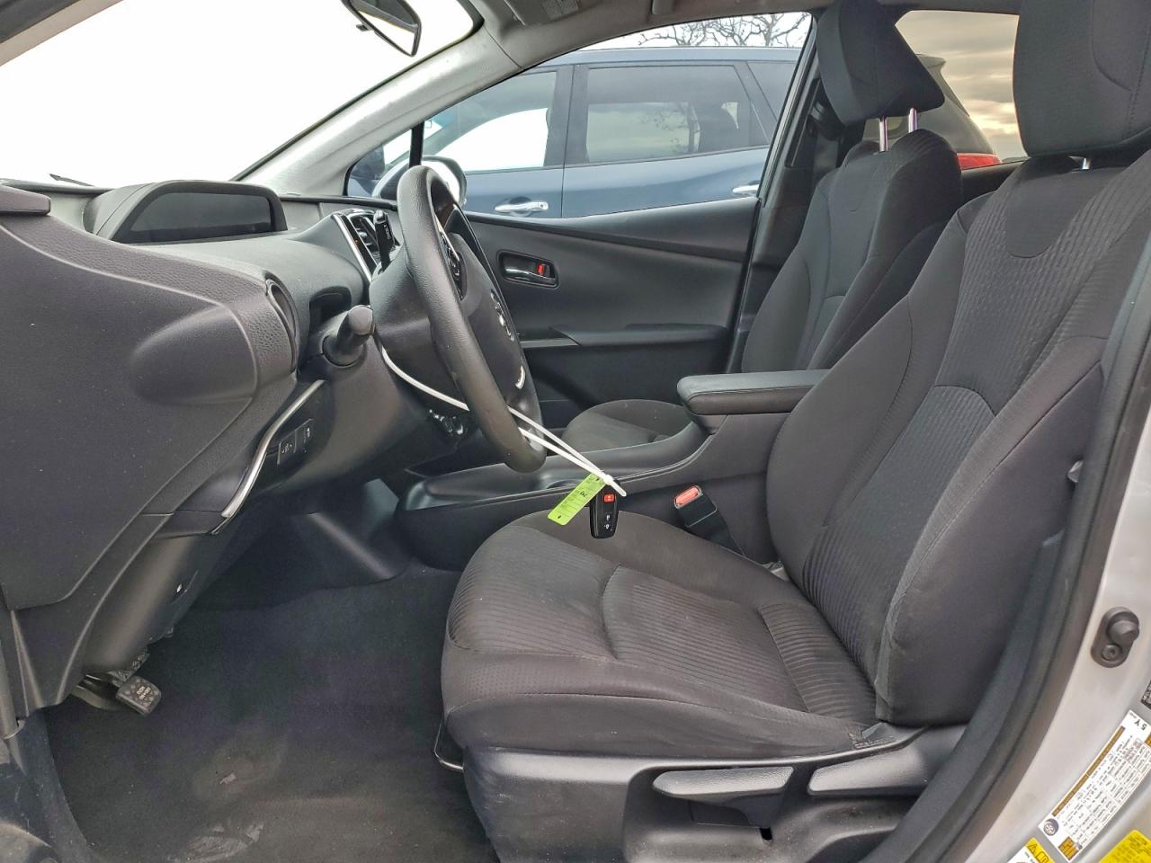 2016 TOYOTA PRIUS photo 7