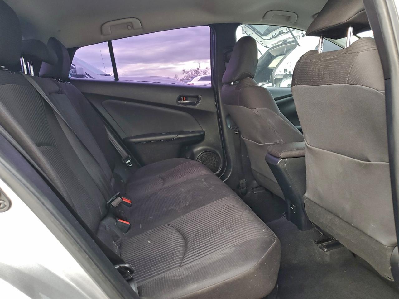 2016 TOYOTA PRIUS photo 10