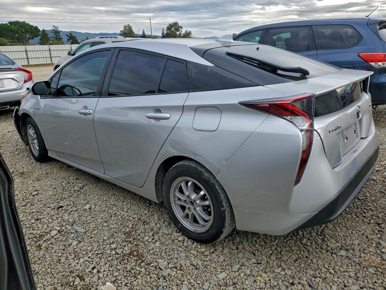 2016 TOYOTA PRIUS photo 2