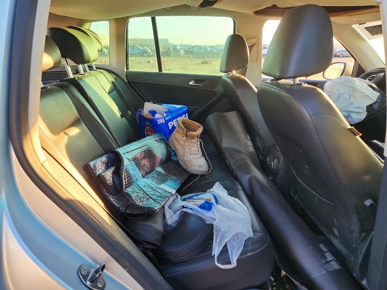 2011 VOLKSWAGEN TIGUAN S photo 10