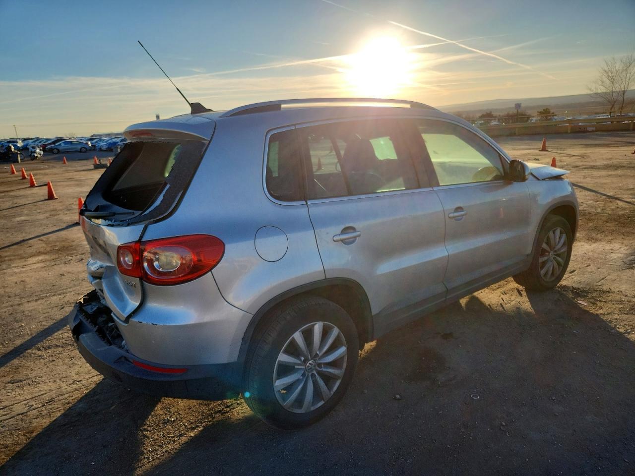2011 VOLKSWAGEN TIGUAN S photo 3