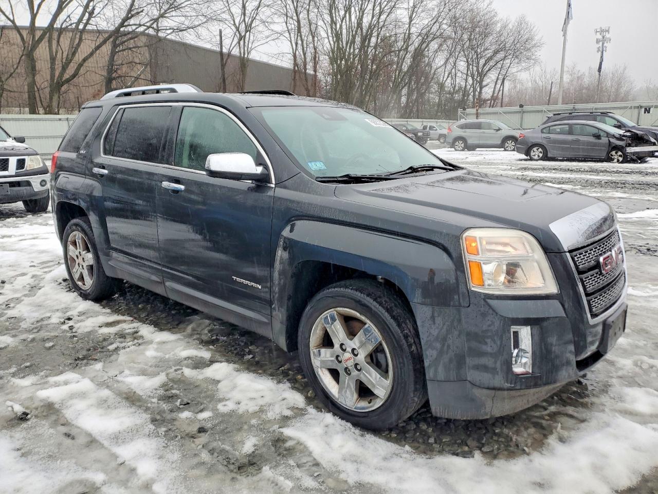 2013 GMC TERRAIN SLT photo 4