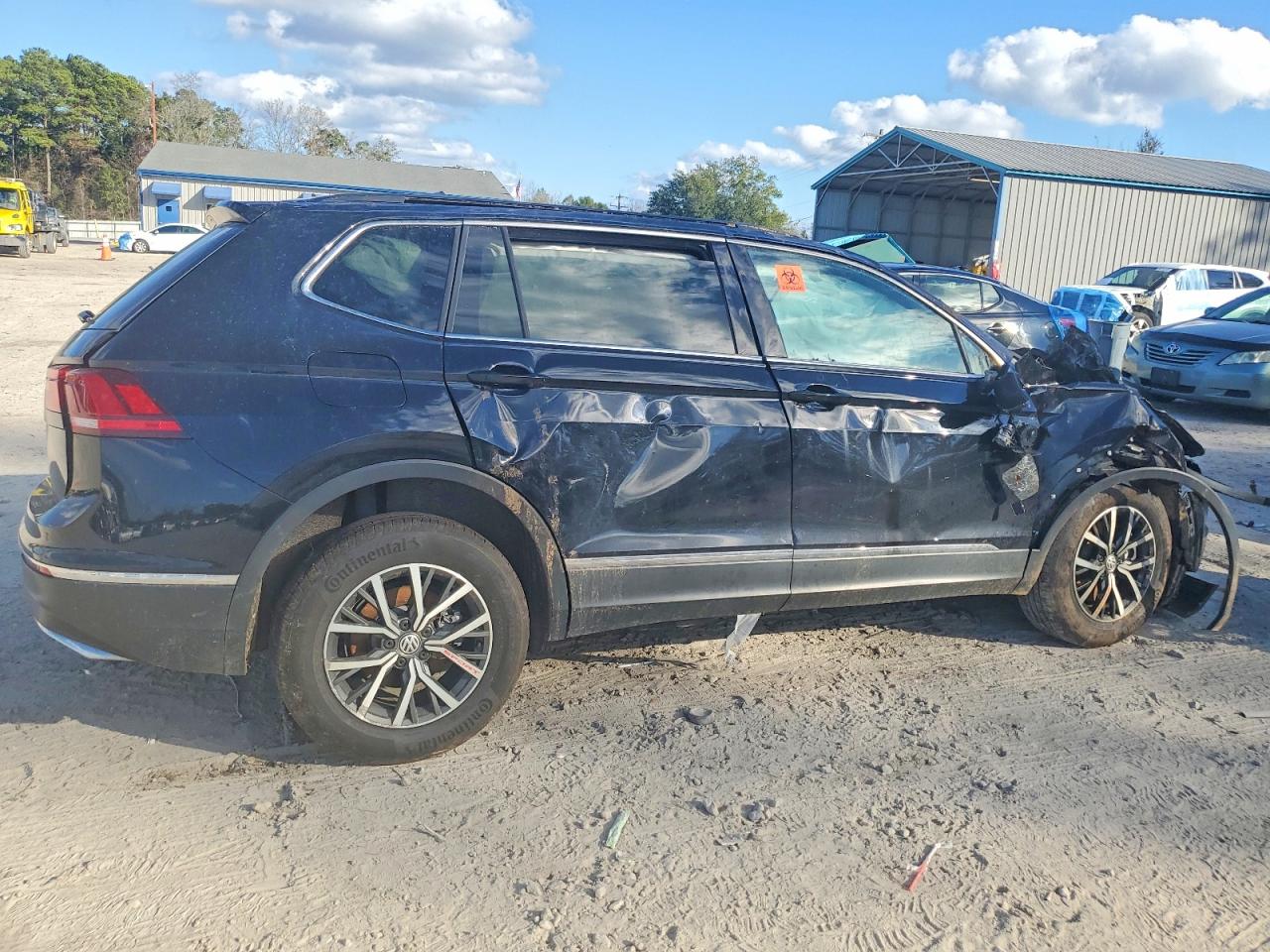 2020 VOLKSWAGEN TIGUAN SE photo 3