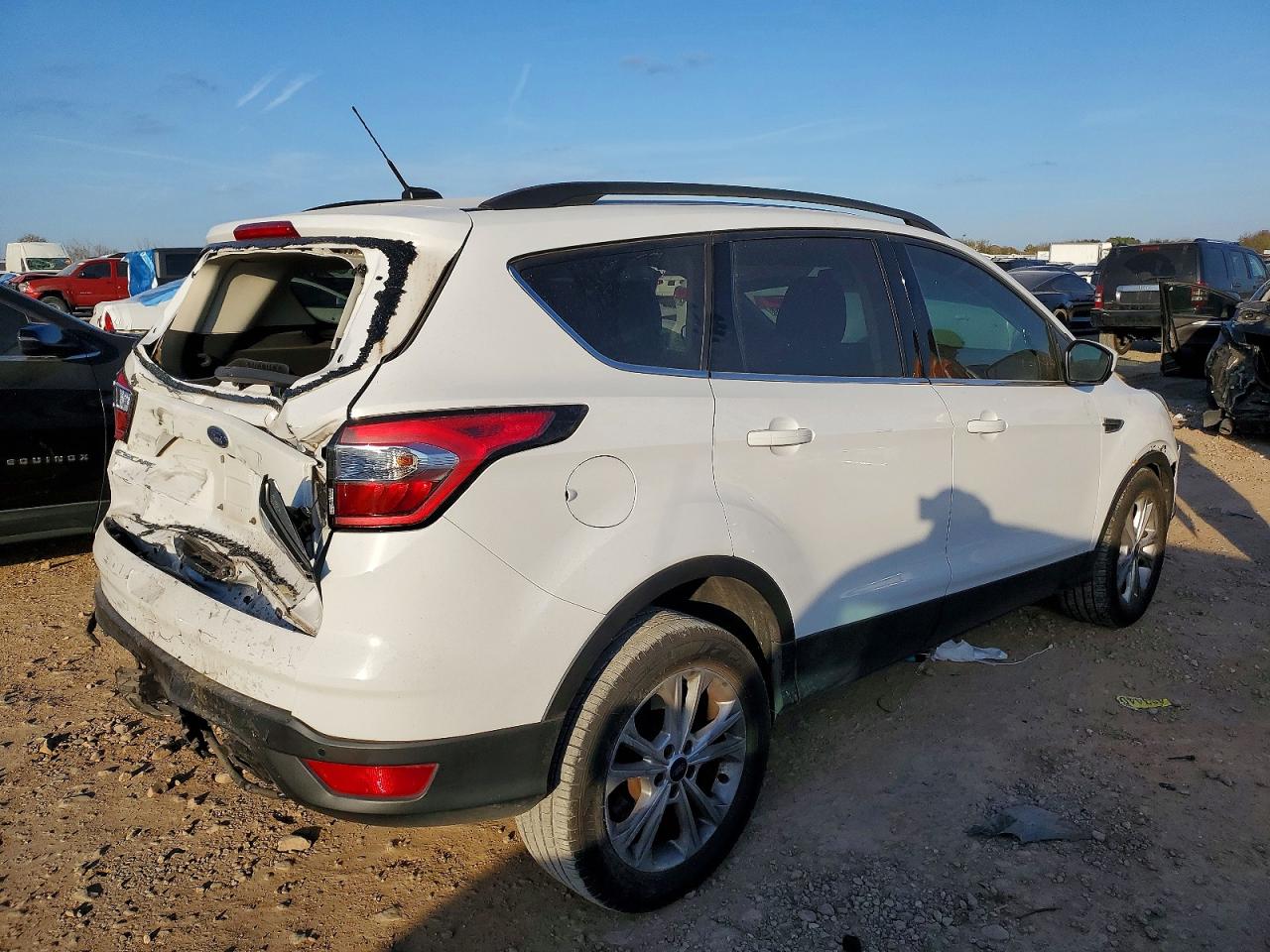 2017 FORD ESCAPE SE photo 3