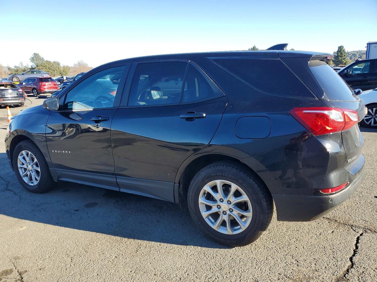 2020 CHEVROLET EQUINOX photo 2