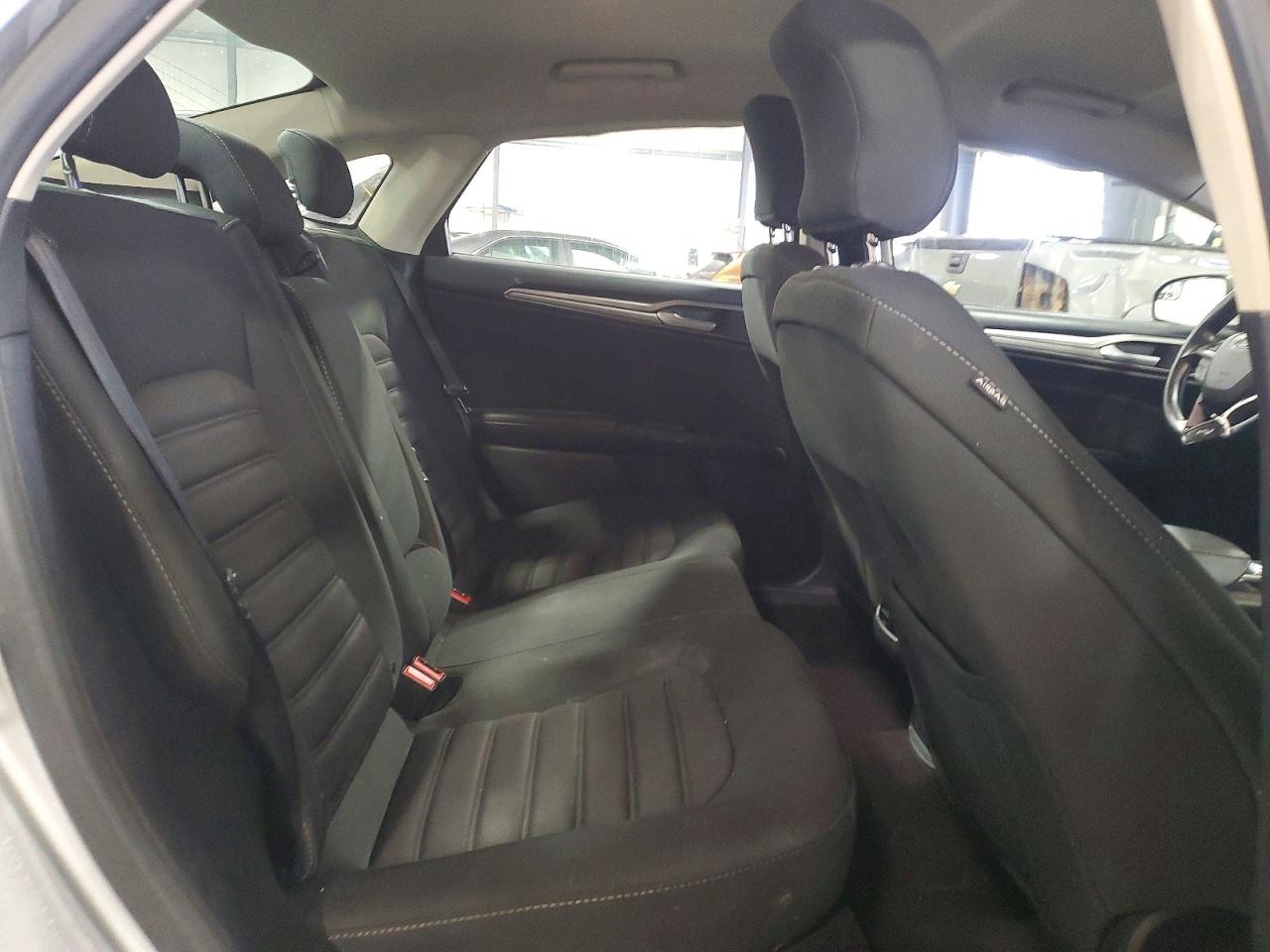 2017 FORD FUSION SE photo 19