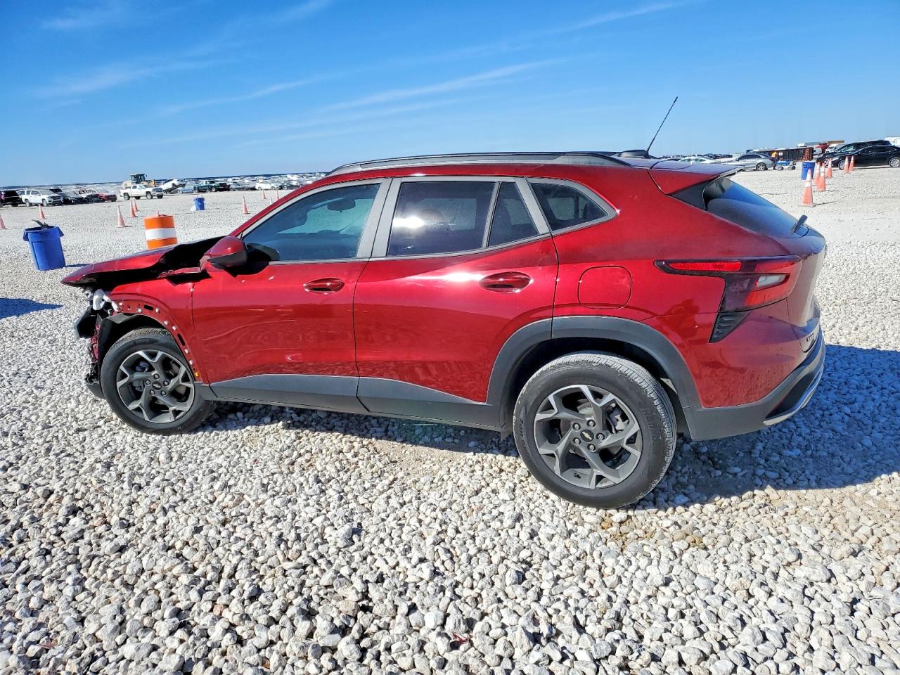 2025 CHEVROLET TRAX 1LT photo 2