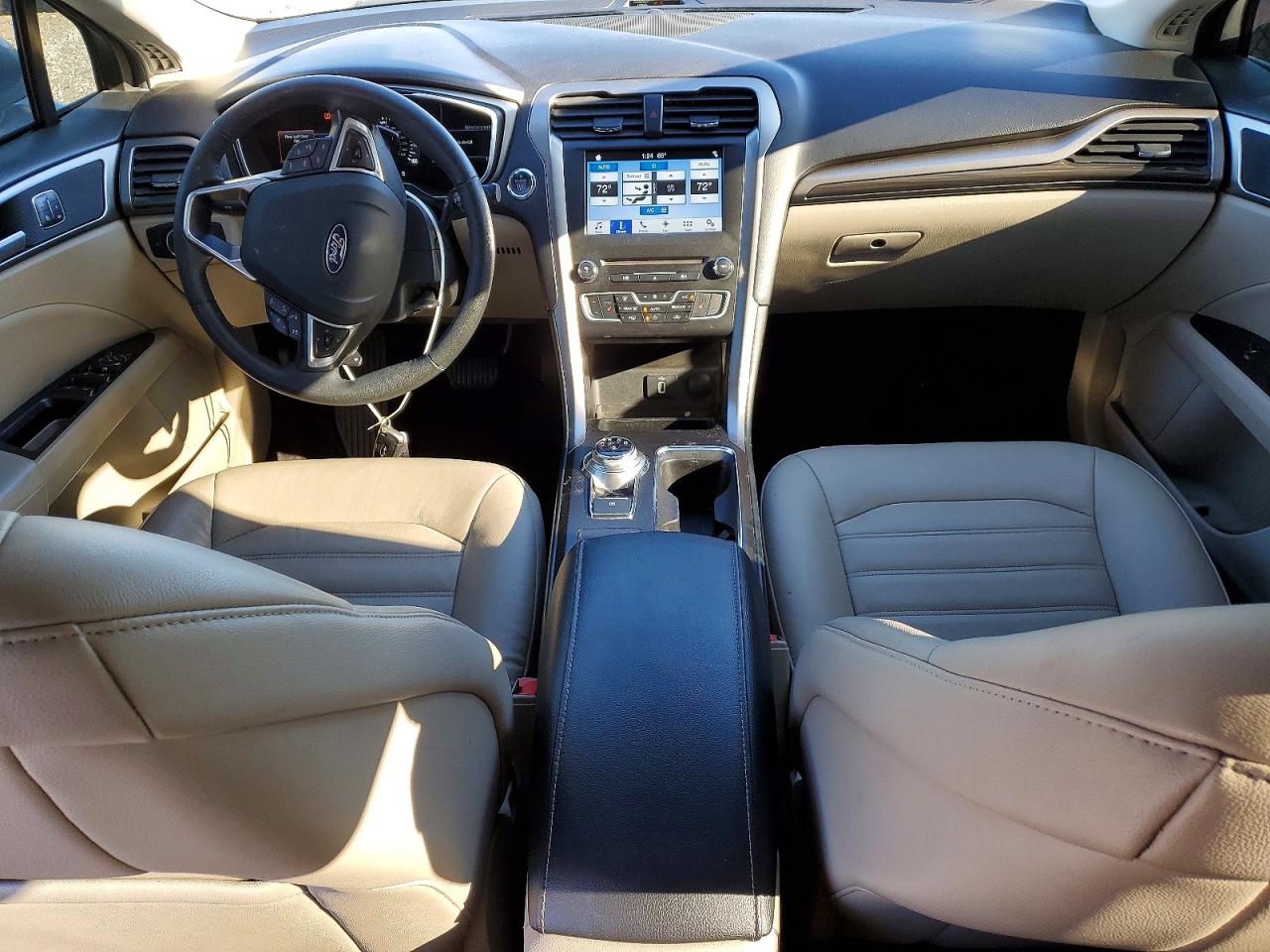 2018 FORD FUSION SE photo 8