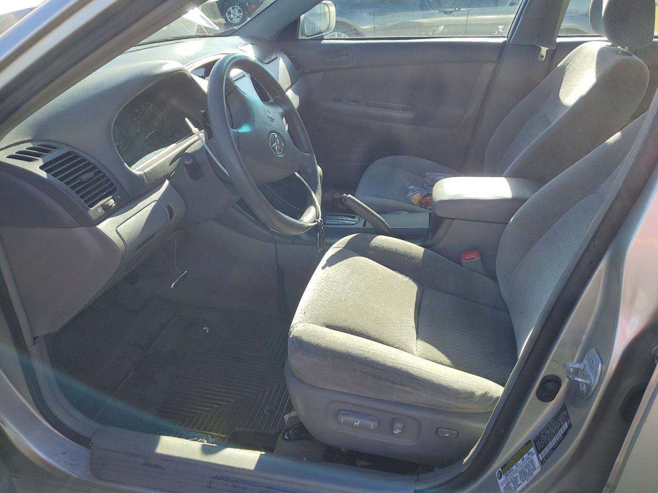 2004 TOYOTA CAMRY LE photo 7