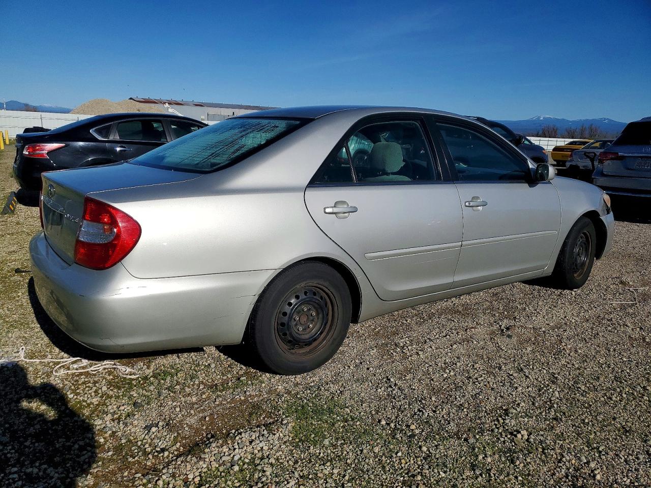 2004 TOYOTA CAMRY LE photo 3