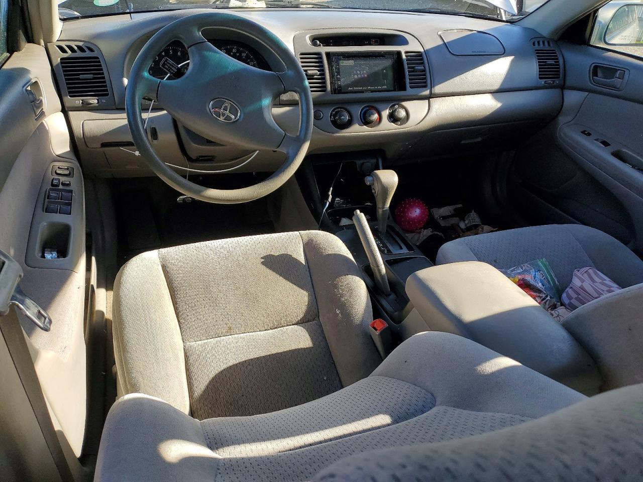 2004 TOYOTA CAMRY LE photo 8