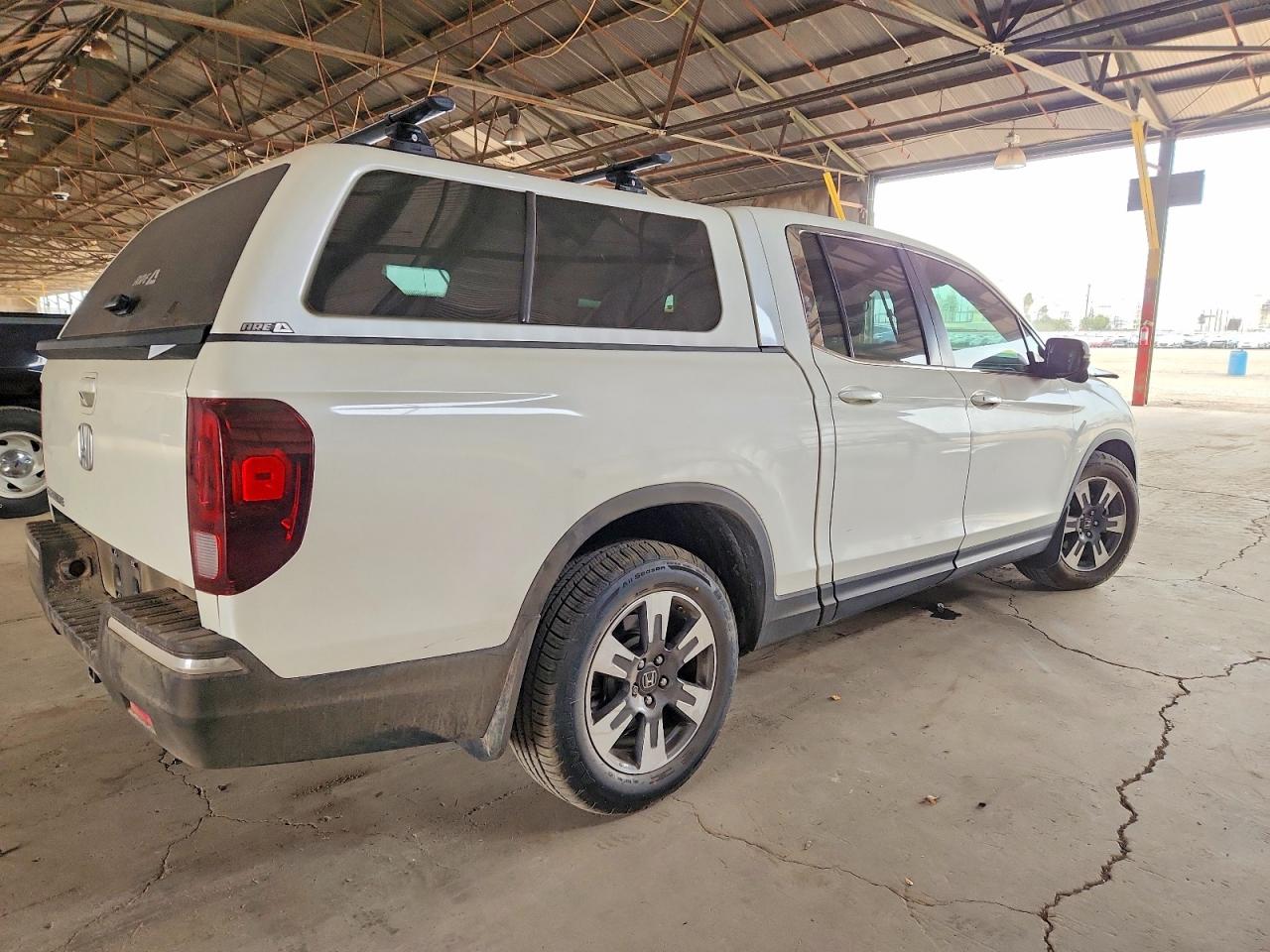 2019 HONDA RIDGELINE RTL photo 3