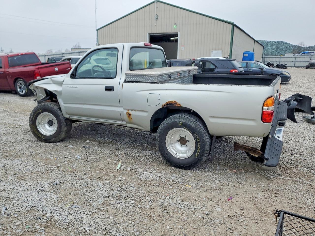 2002 TOYOTA TACOMA photo 2