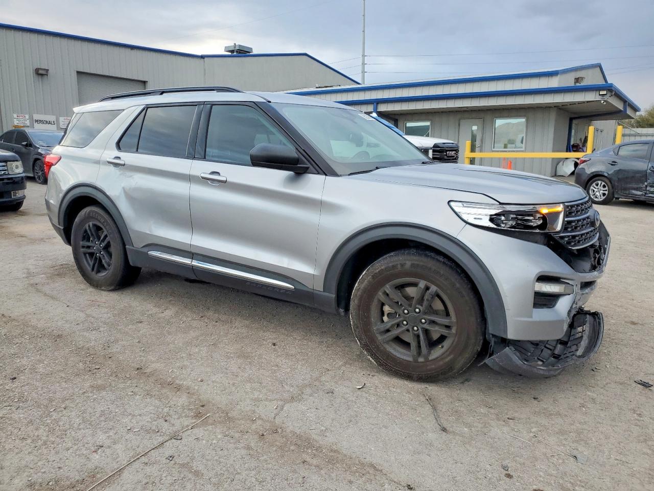 2021 FORD EXPLORER XLT photo 4