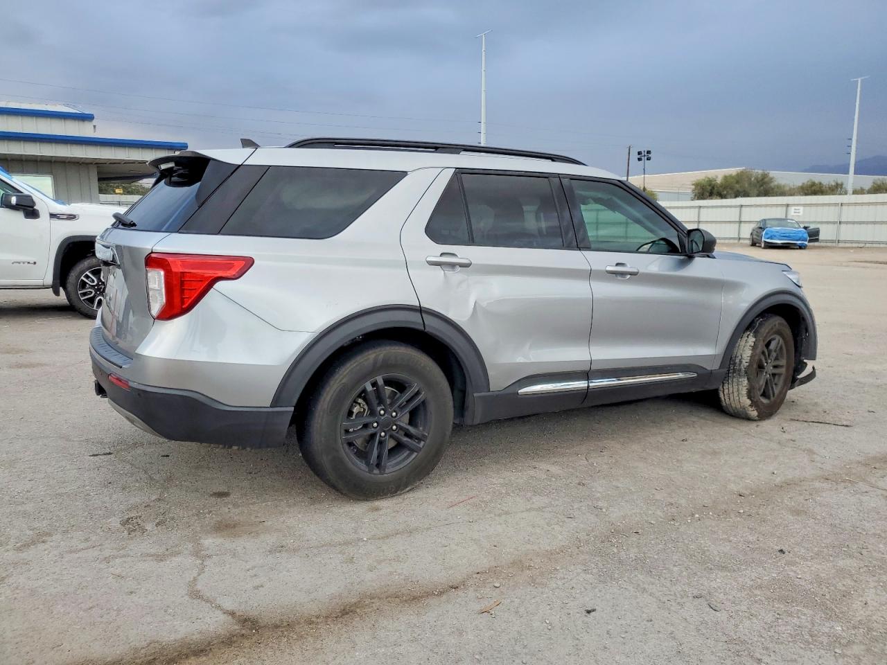 2021 FORD EXPLORER XLT photo 3