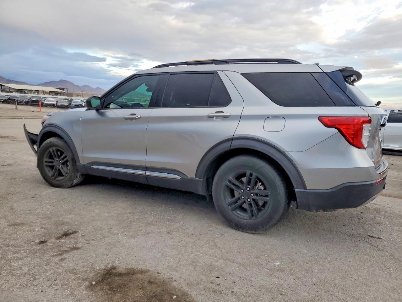 2021 FORD EXPLORER XLT photo 2