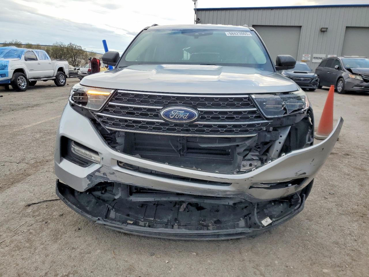 2021 FORD EXPLORER XLT photo 5